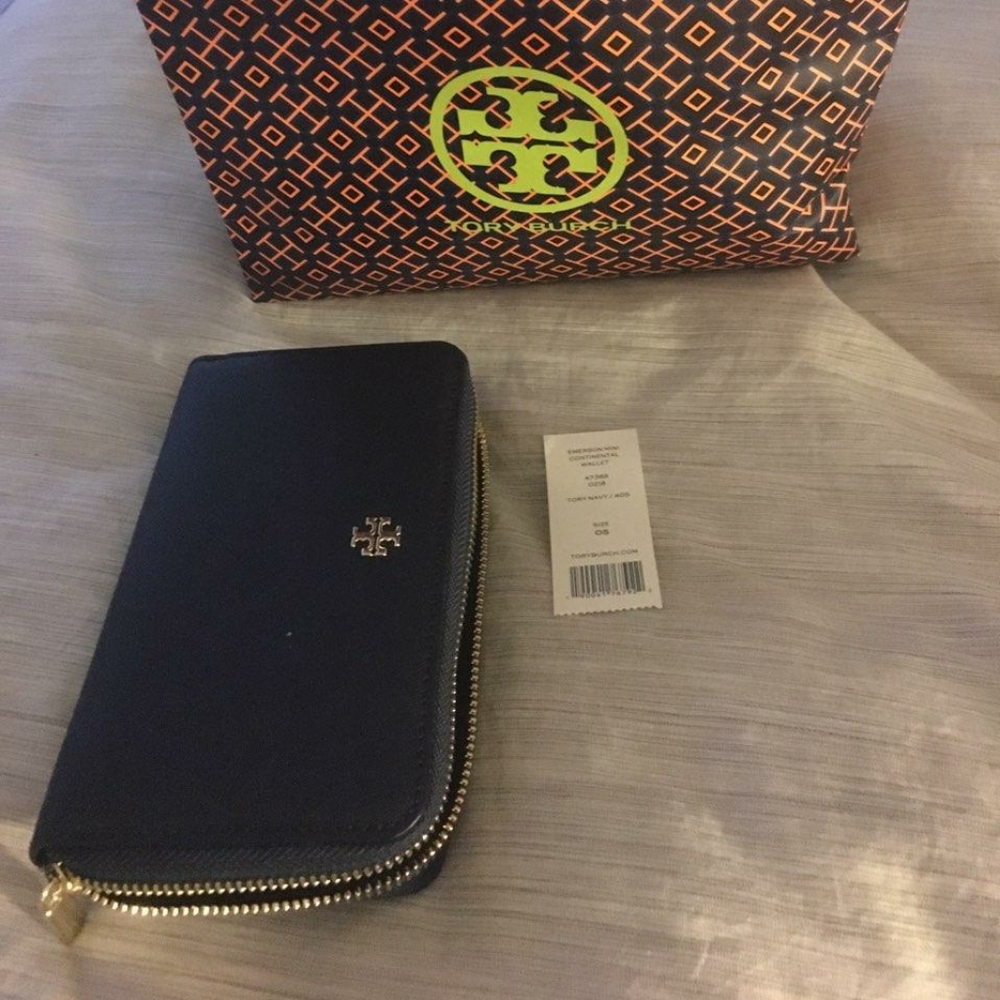 Tory burch wallet